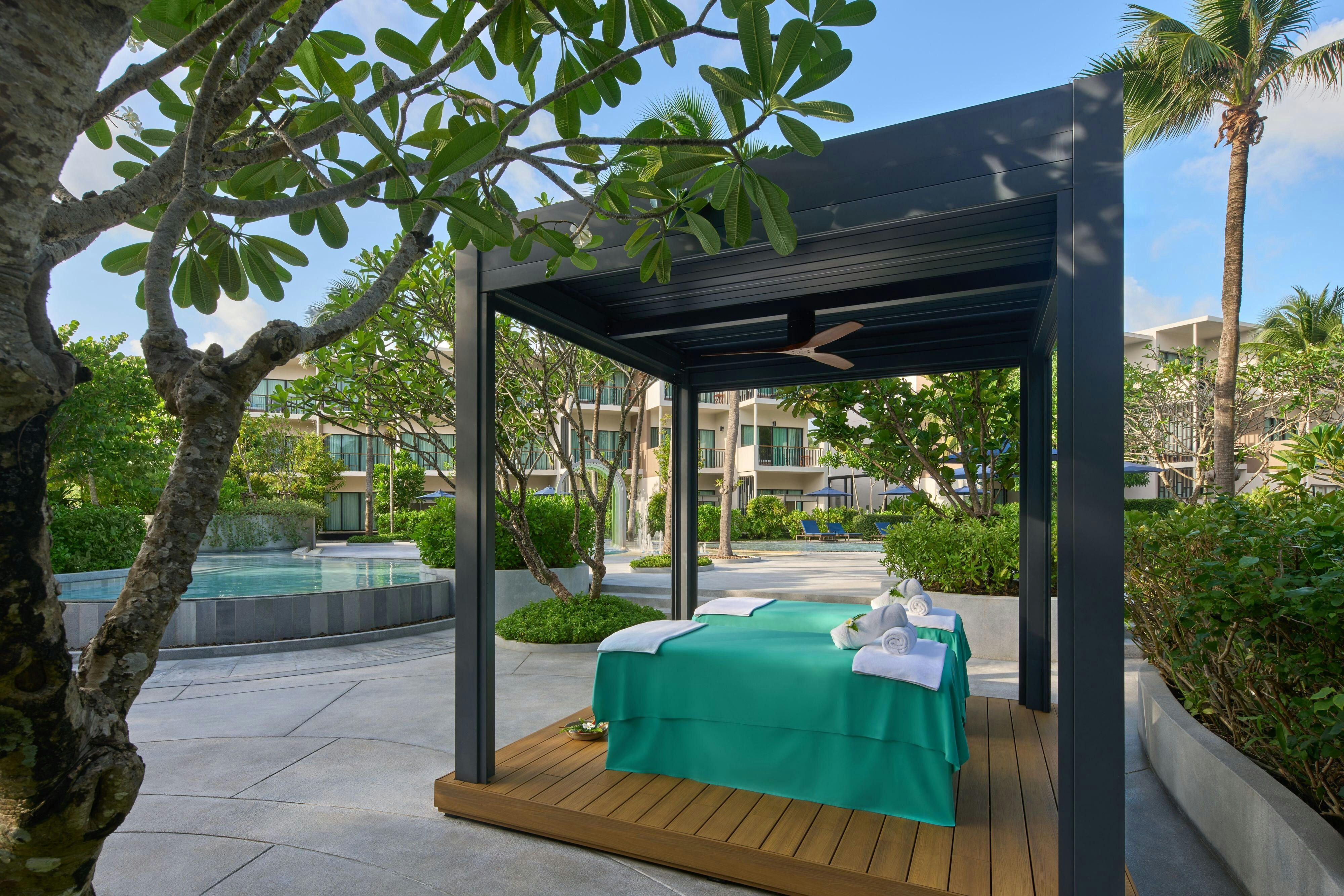 Le Meridien Phuket Mai Khao Beach Resort 58/60