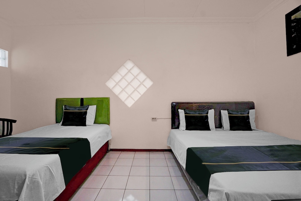 Hotel O near Alun Alun formerly Embun Pagi Hotel & Villa Resort 11/41