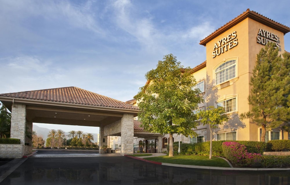 Ayres Suites 3/55