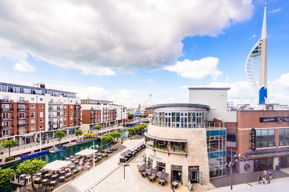 Holiday Inn Express Portsmouth Gunwharf Quays 3/56