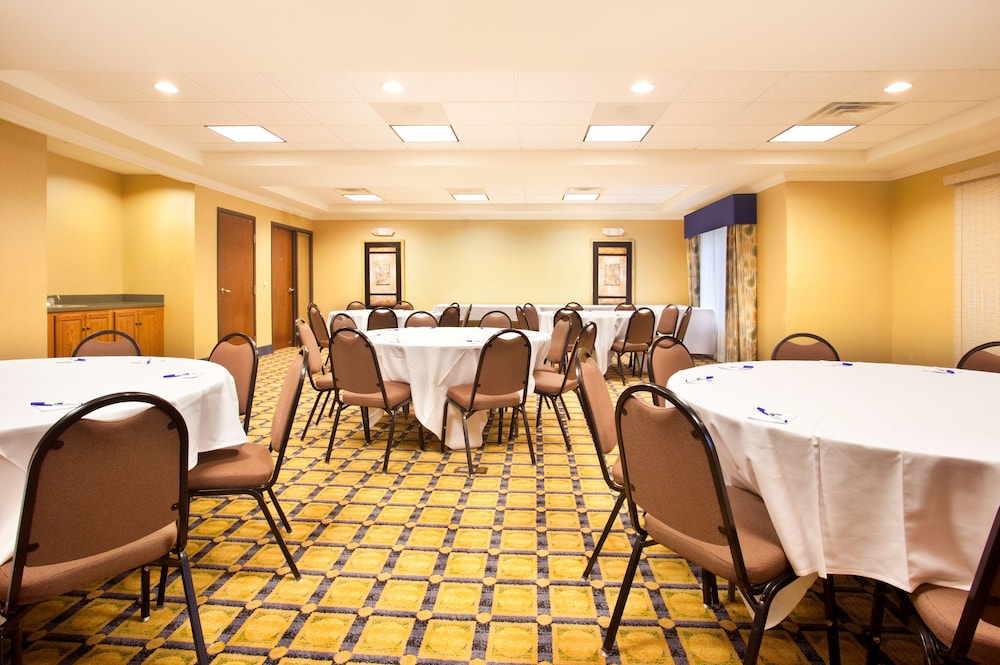 Holiday Inn Express Hotel And Suites Chicago South Lansing 53/71