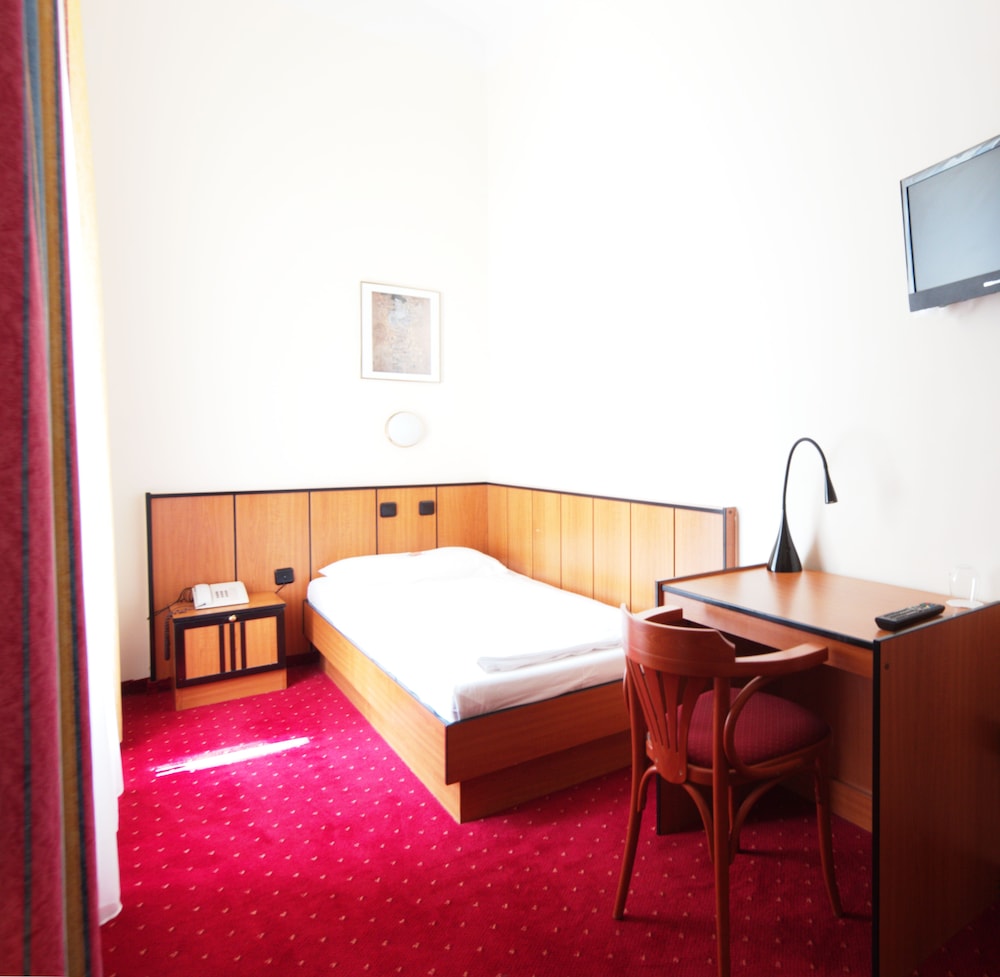 HOTEL DREI KRONEN VIENNA CITY 42/74