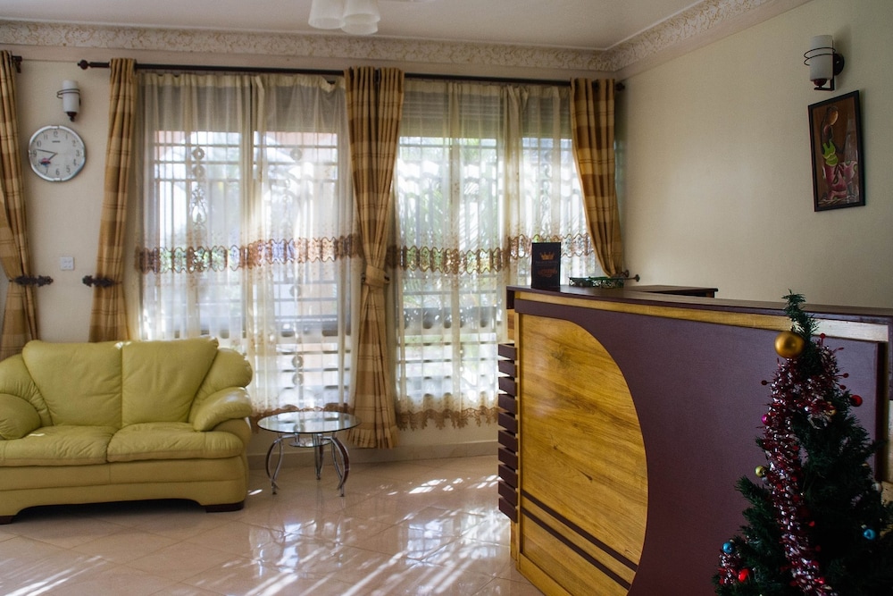 Palace Hotel 4/46