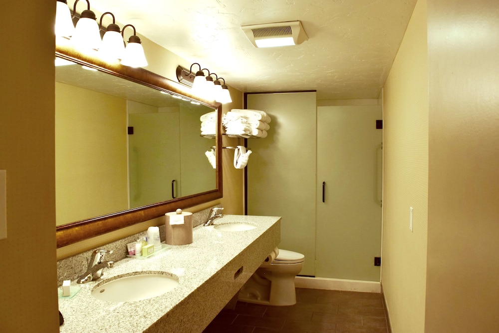 Town & Country Inn 46/50