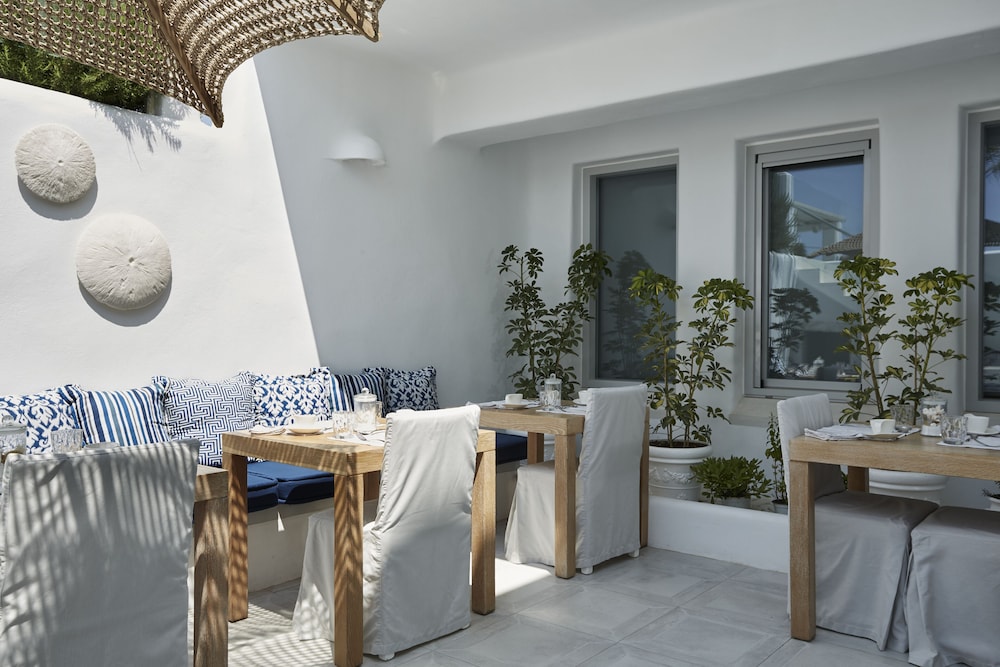White Dunes Luxury Suites 5/50