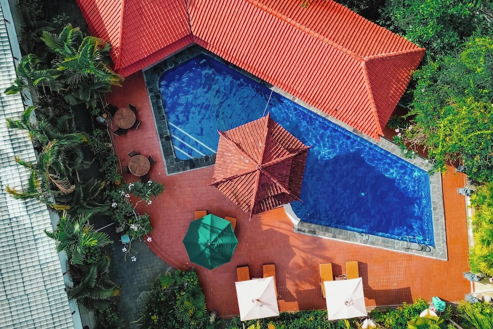 Sarinande Hotel 63/70