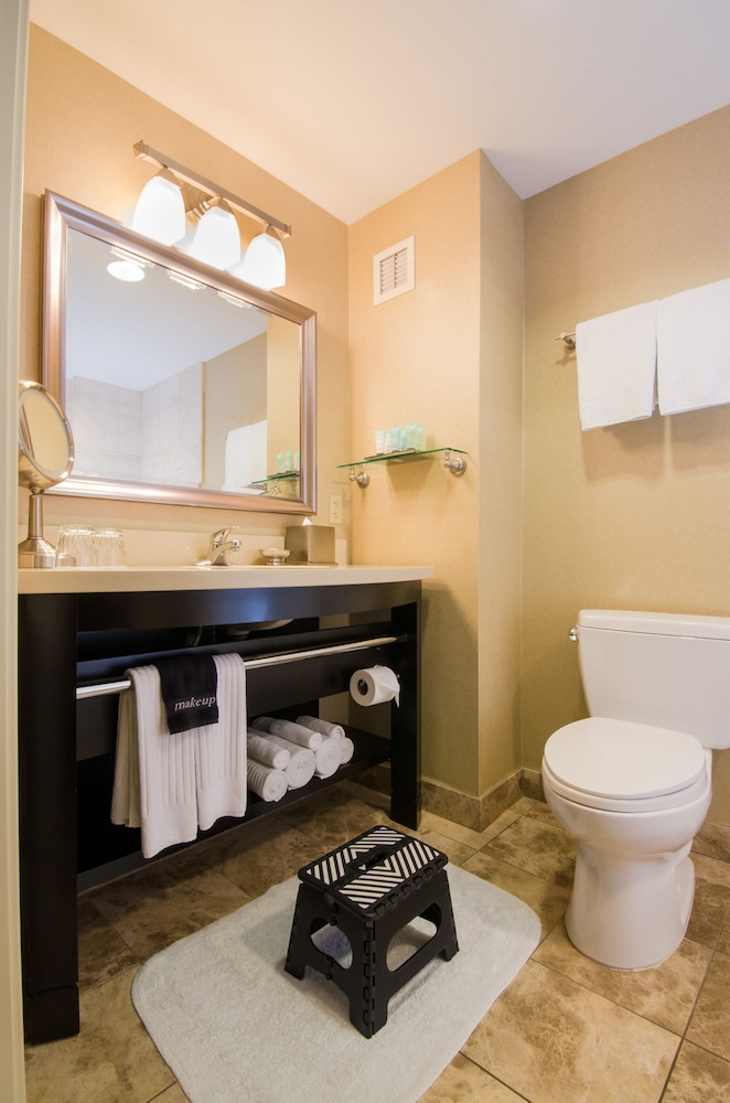 West Inn And Suites 53/55