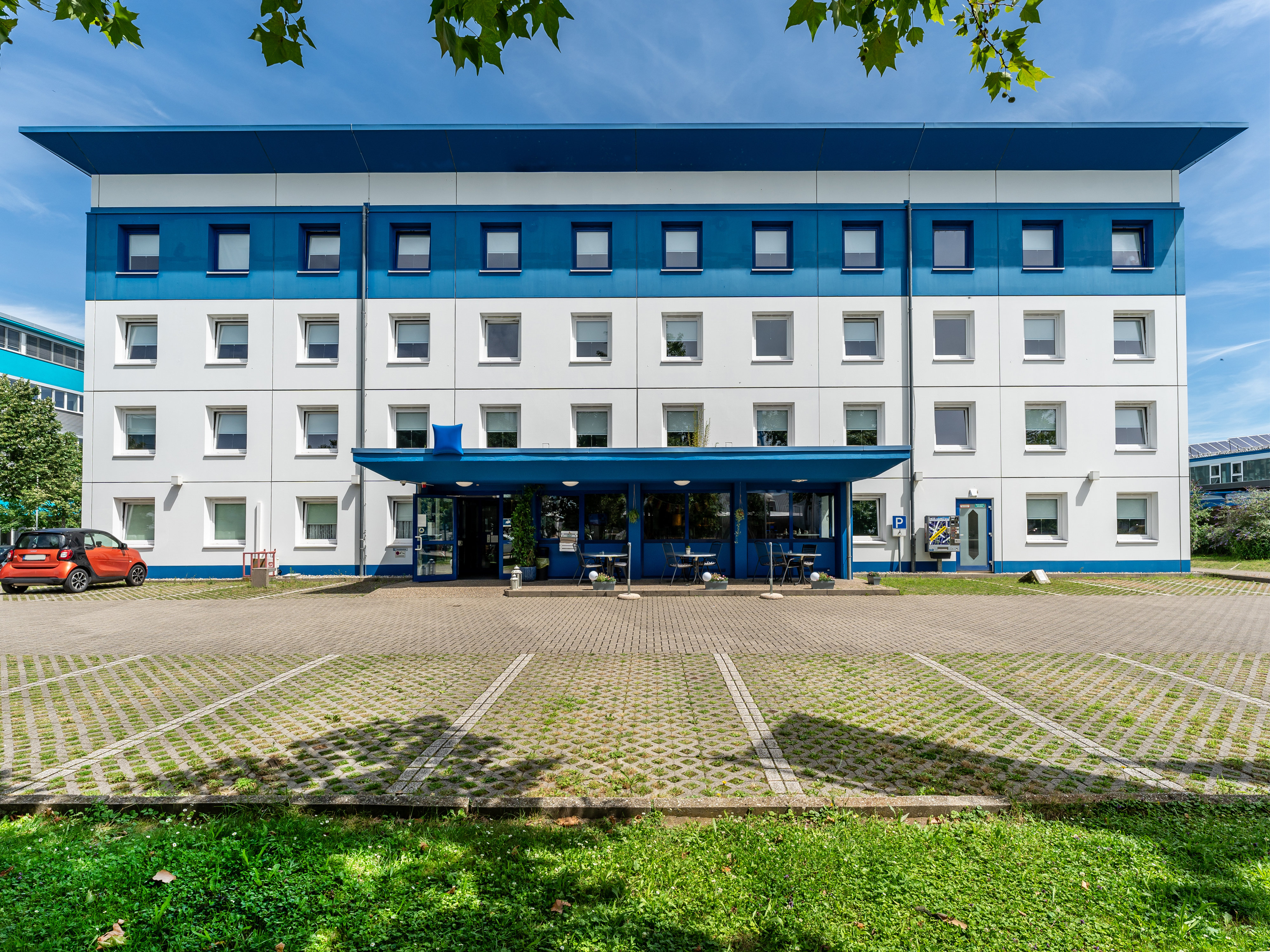 B&B HOTEL Freiburg-West 23/32
