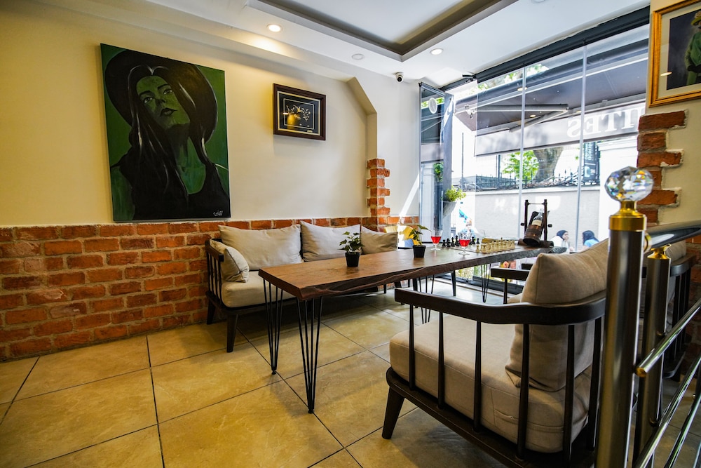 Mitani Suites 33/50
