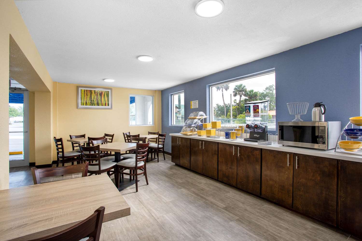 Days Inn By Wyndham Apopka Orlando 37/53
