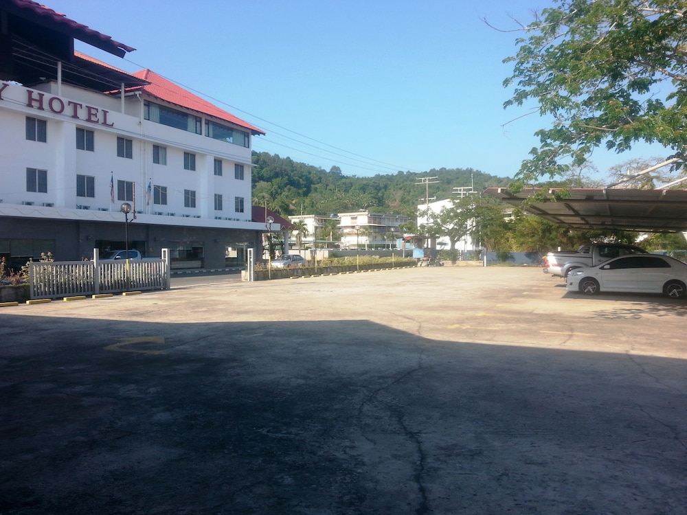 Sanbay Hotel 41/46