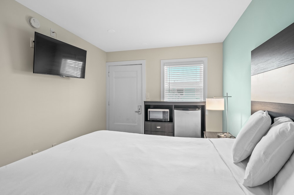 Madison Beach Motel 8/42
