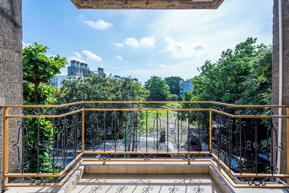 VILARISI HOTEL 54/57