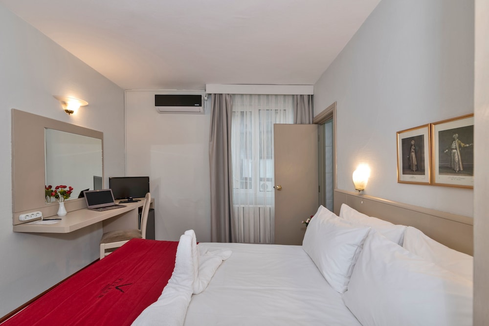Febor Park Hotel 8/60