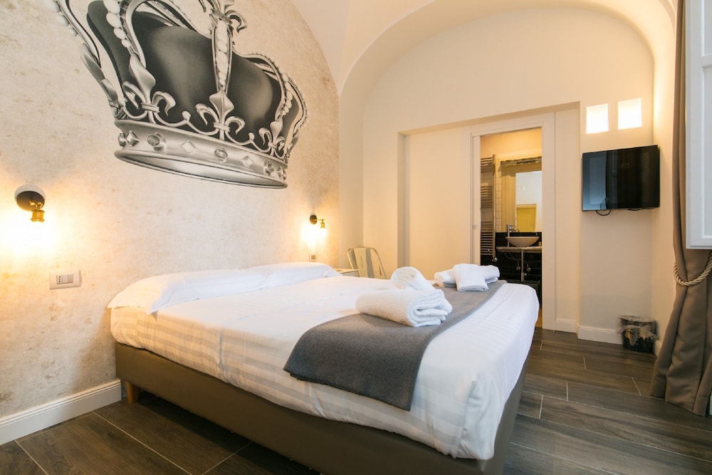 Trevi Contemporary Suite 18/42