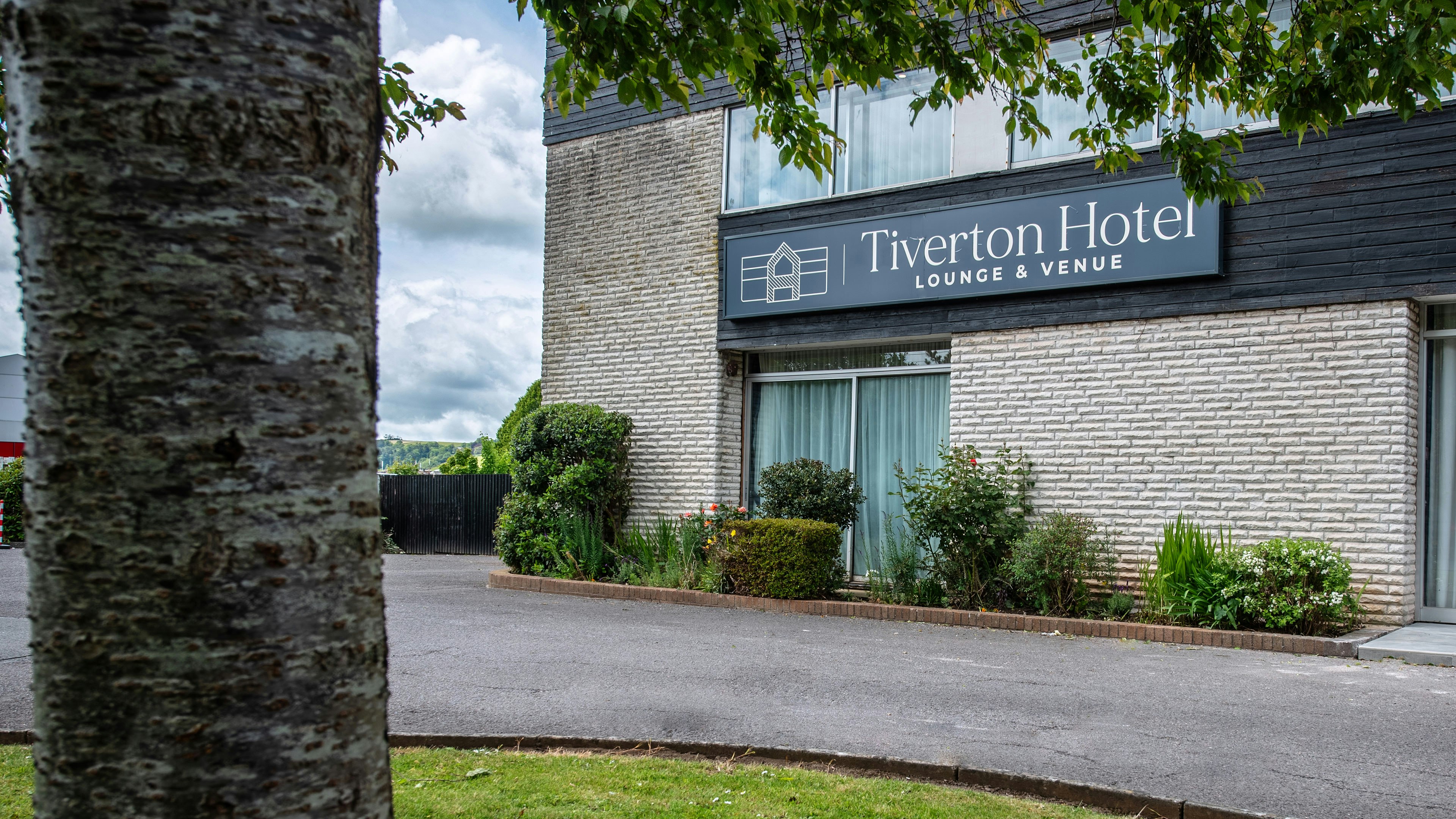 CBH The Tiverton Hotel 42/44