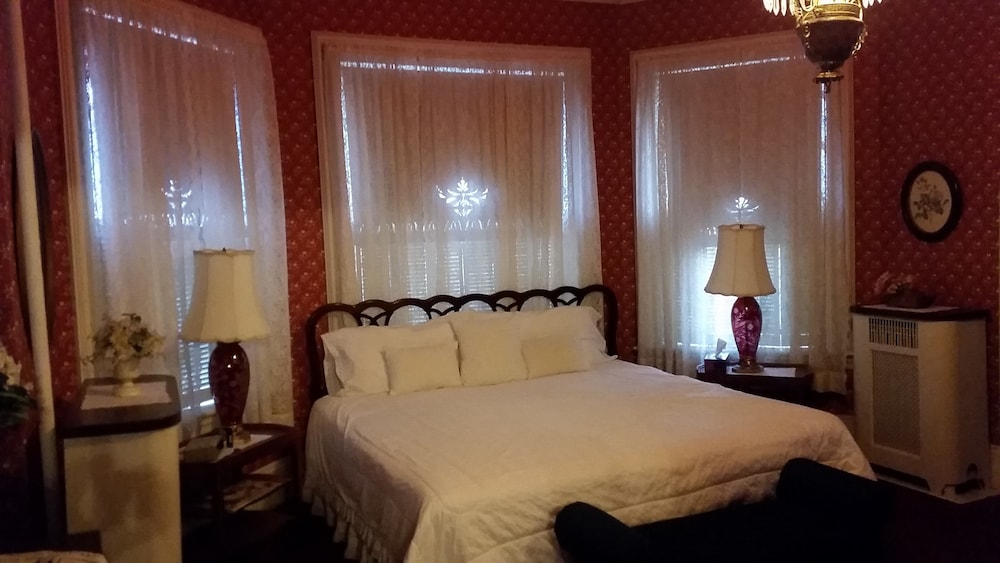 Victorian Inn Bed and Breakfast 8/29