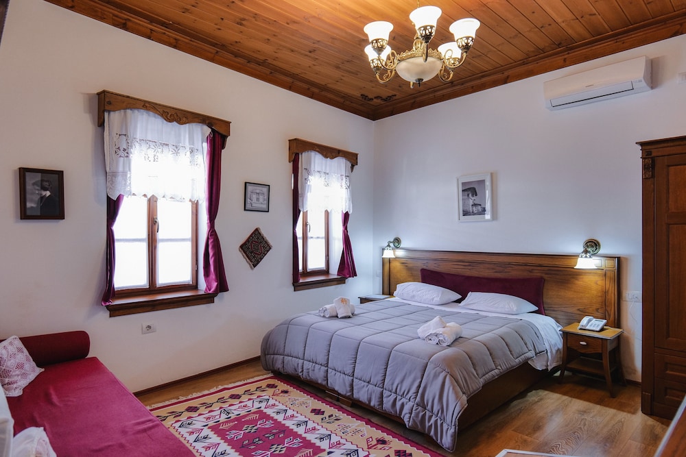 Bineri Hotel Gjirakastra 19/52