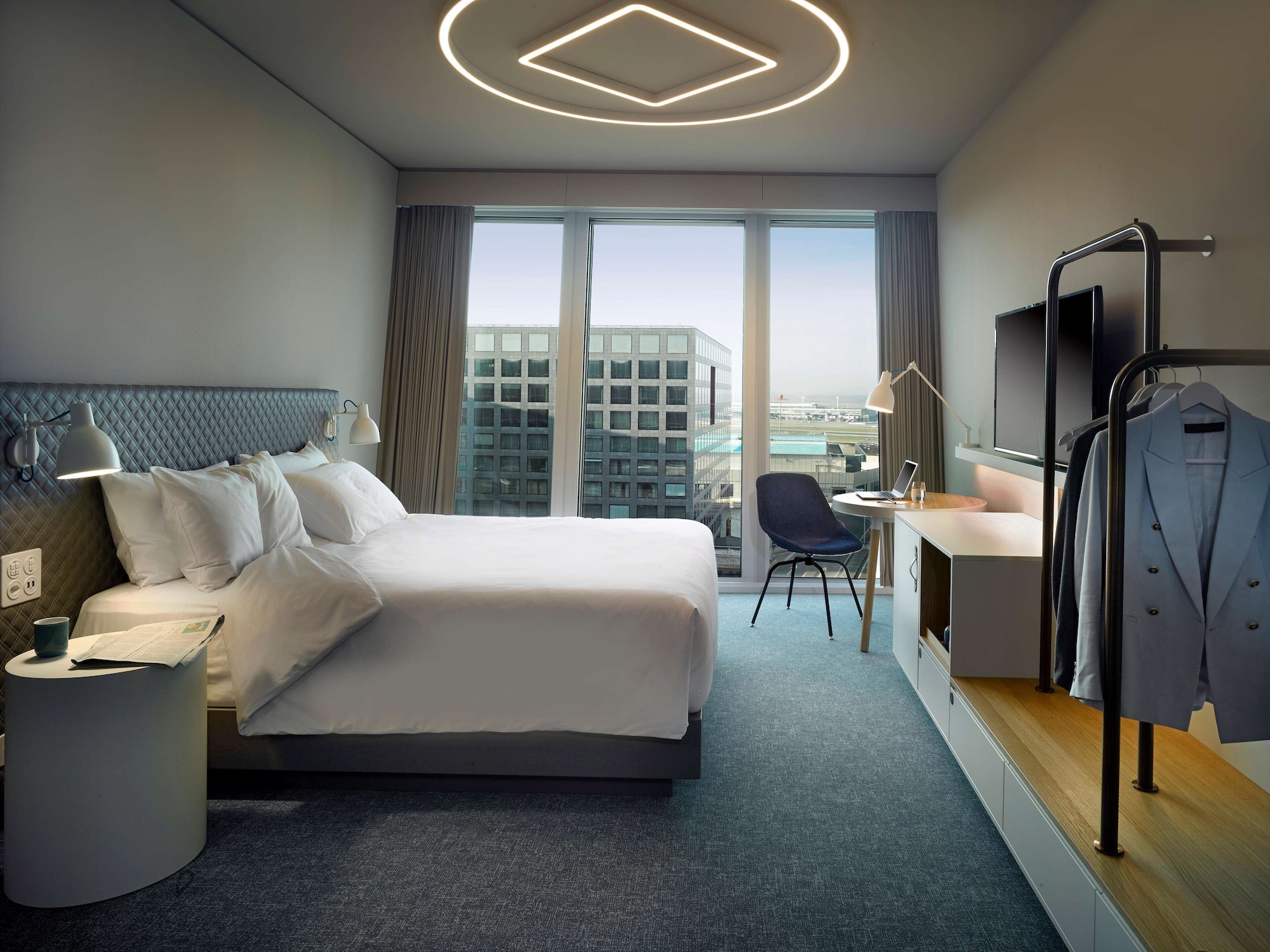 ROOM, KING BED, HIGH FLOOR