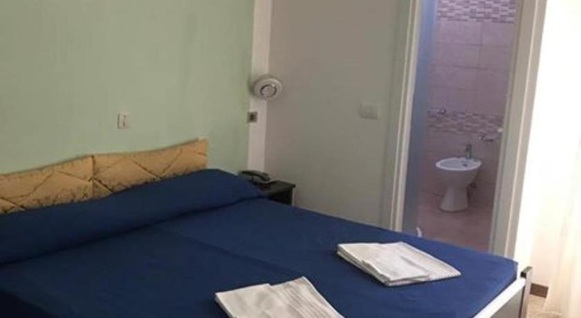 ROOM, SINGLE