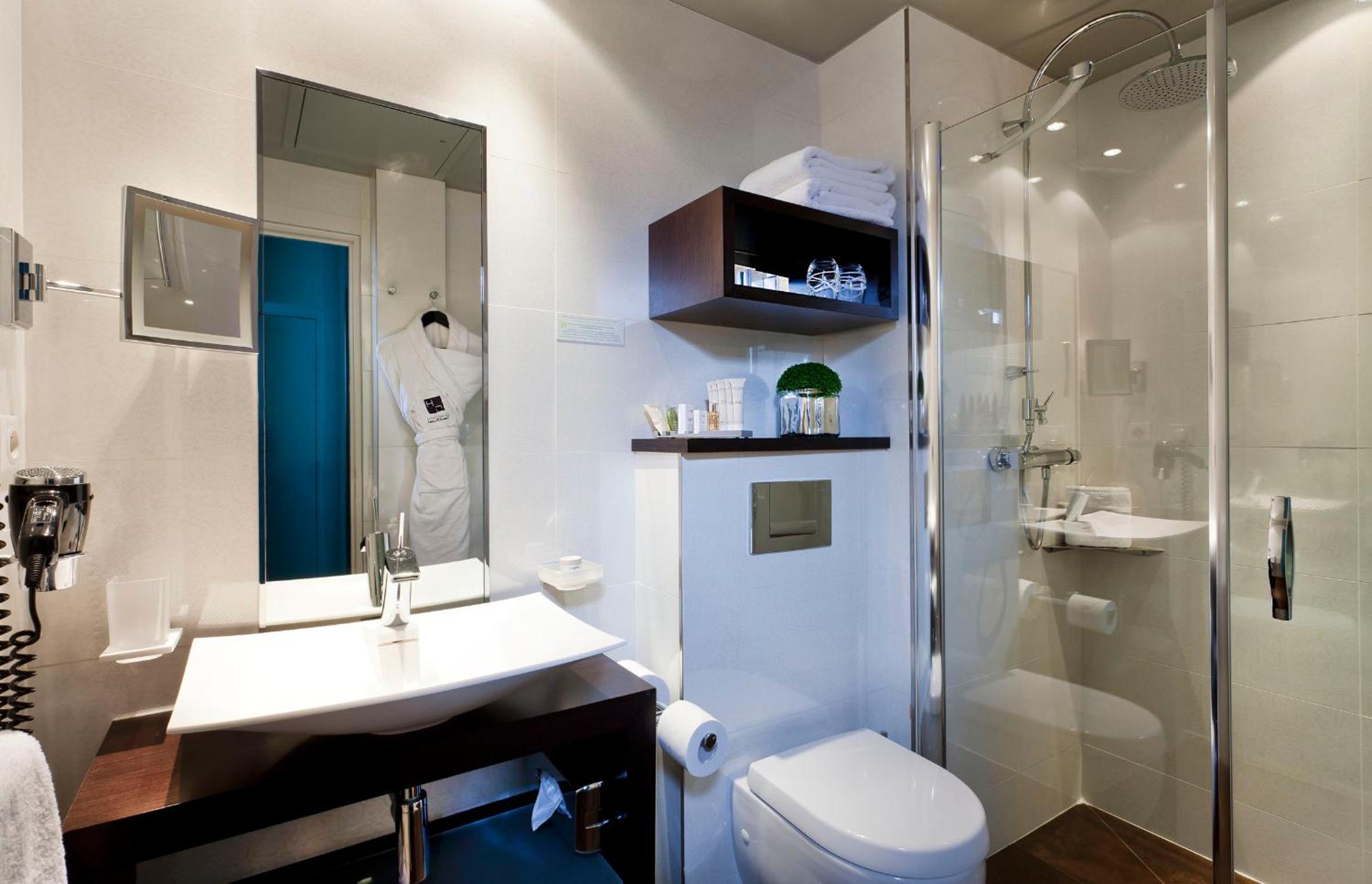 Adjoining, Family, Queen Bed، Grand Hotel Saint Michel 8/9