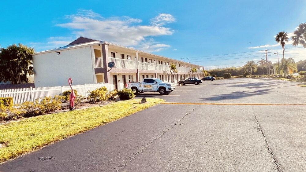 Econo Lodge 32/37