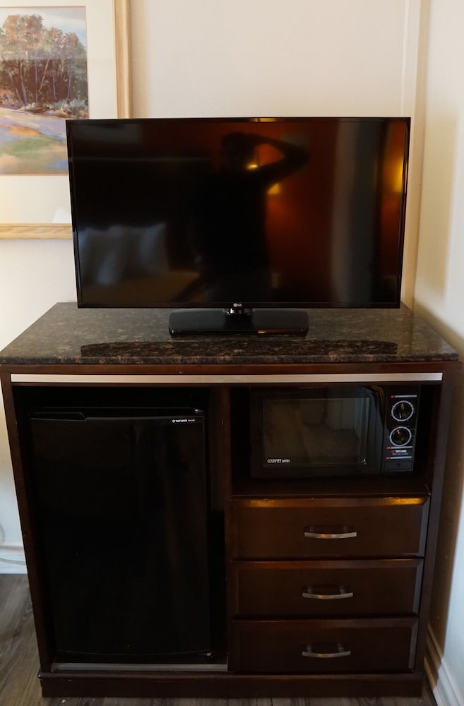 Redondo Inn and Suites 33/48