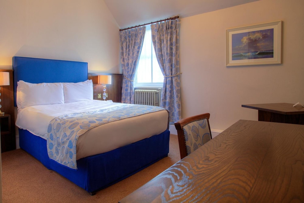 The Lucan Spa Hotel 33/65