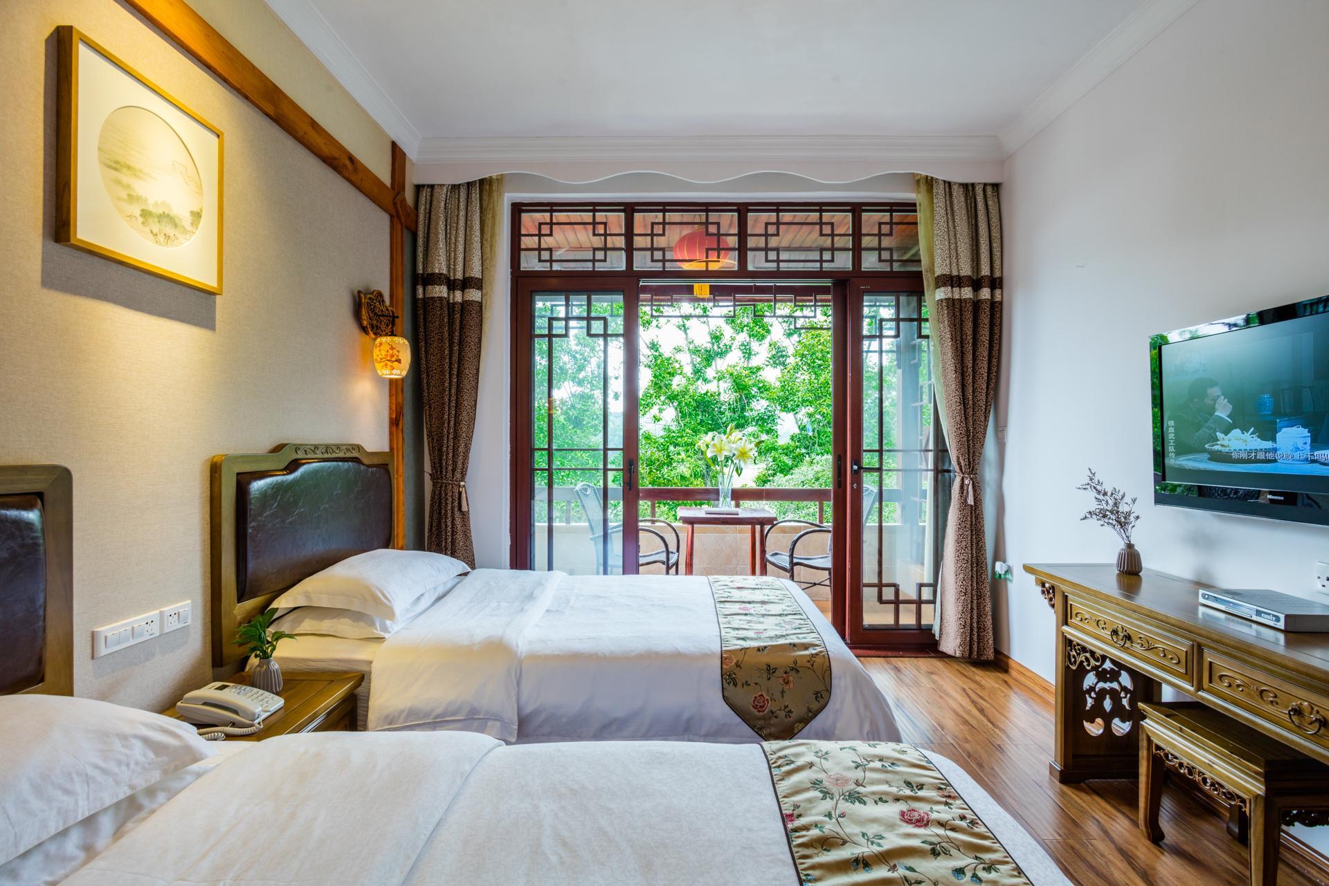 Room, Twin Beds, Riverside