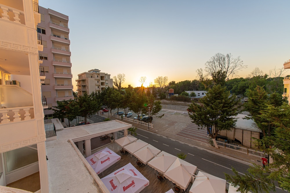 Esal Hotel 26/39