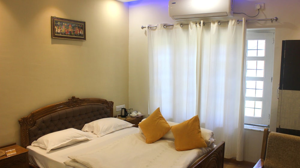 Hotel Toppers Corner Mount Abu 22/67