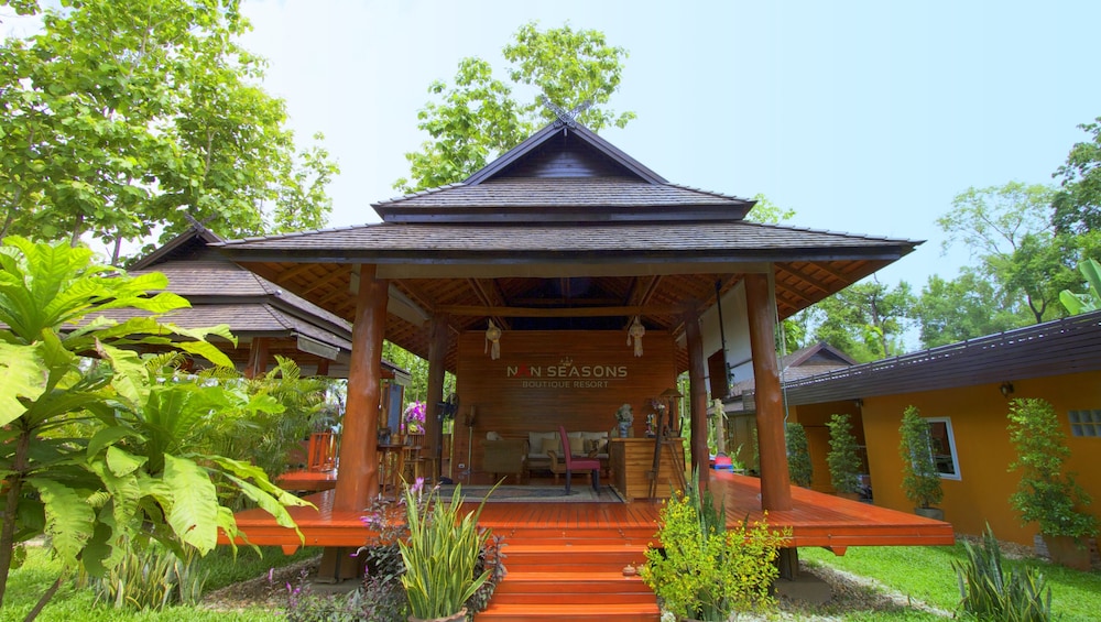 Nan Seasons Boutique Resort 10/81