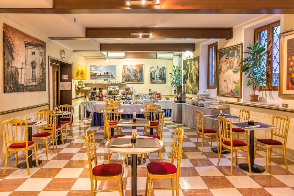 restaurant cafeteria