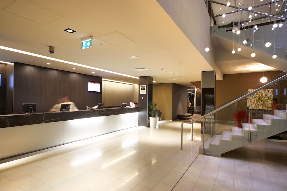 Novotel Canberra 4/72