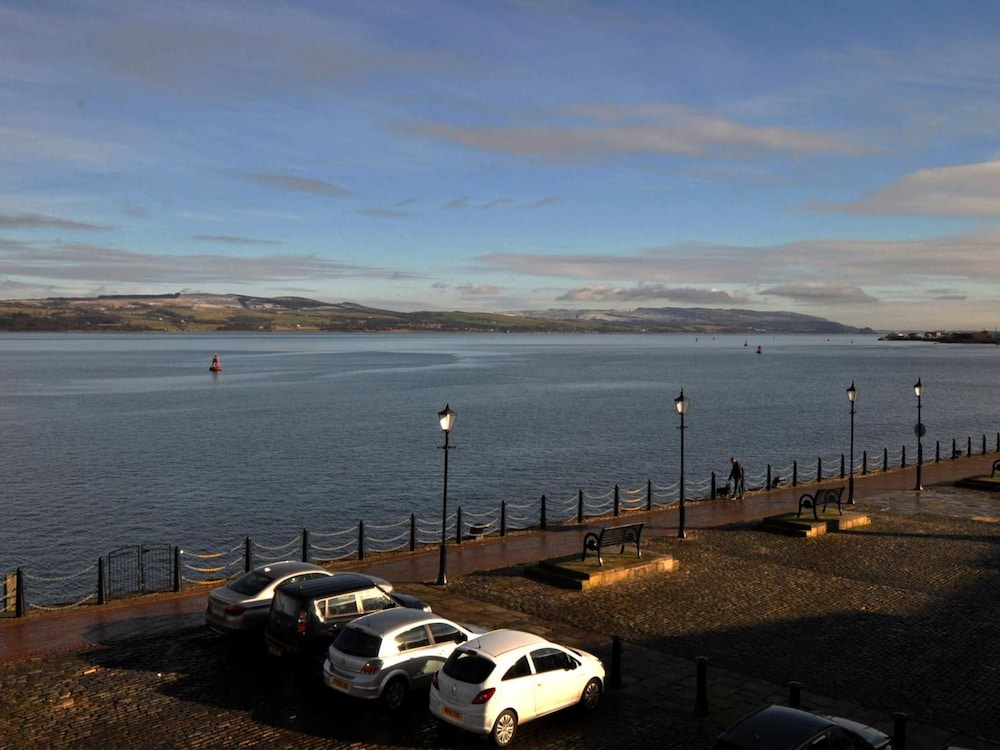 Greenock Hall's Waterfront Complex 22/31