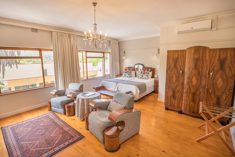 Montagu Country Hotel 67/89