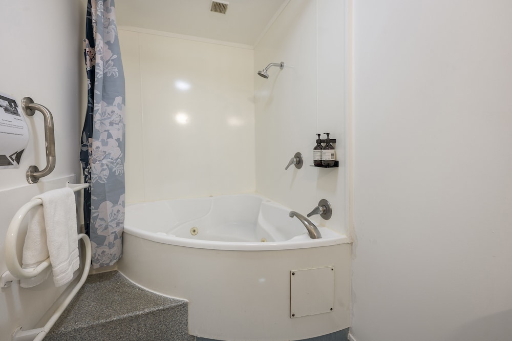 Upstairs, Family, 1 Double and 1 Single Bed, Fenton Court Motel 5/5