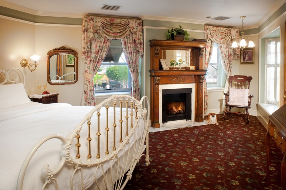 Dorymans Oceanfront Inn 26/33