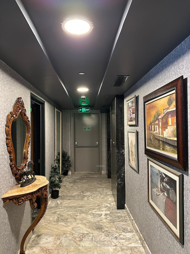 La Wisteria Boutique Hotel 55/66