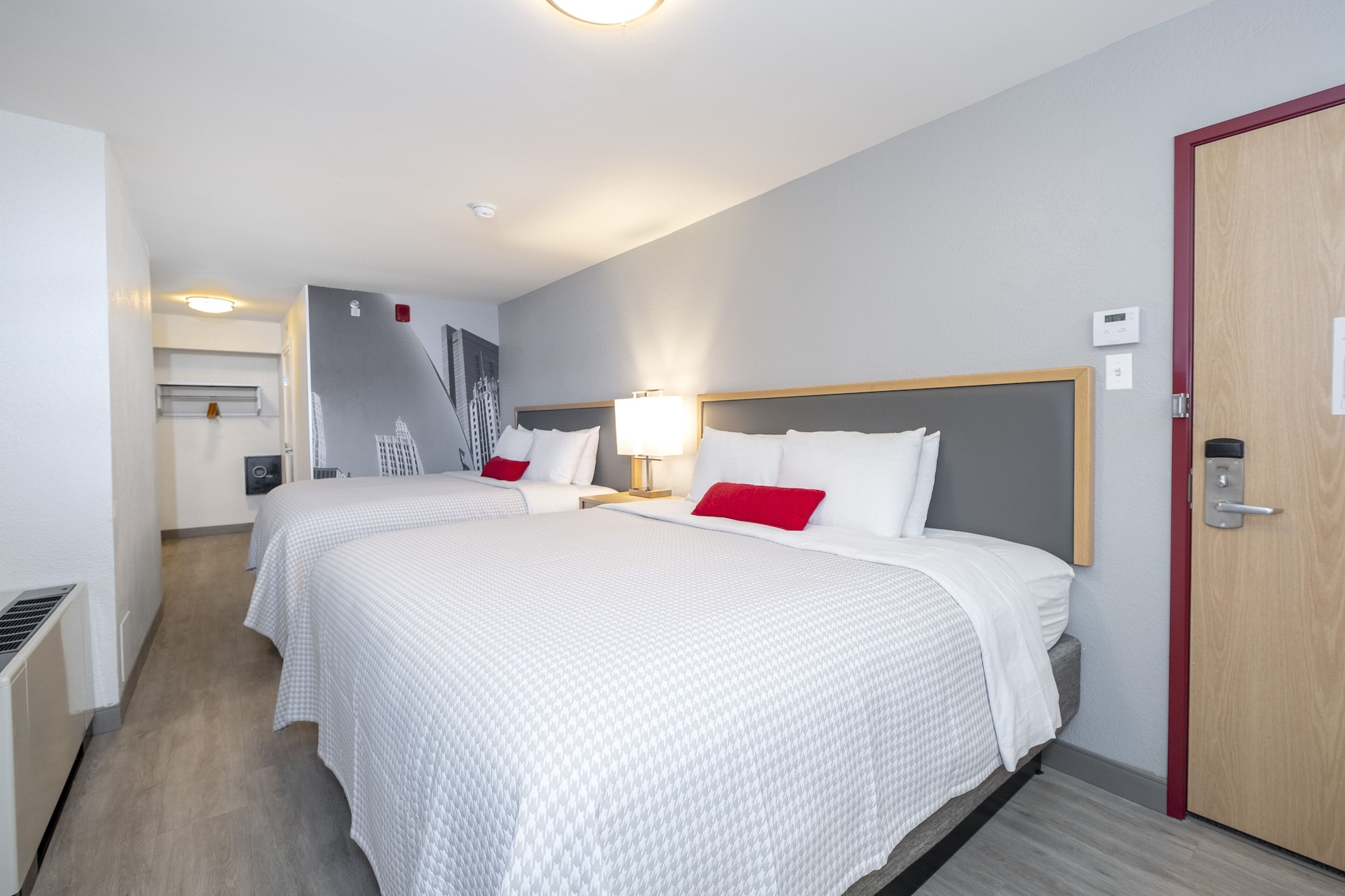 DELUXE, 2 DOUBLE BEDS