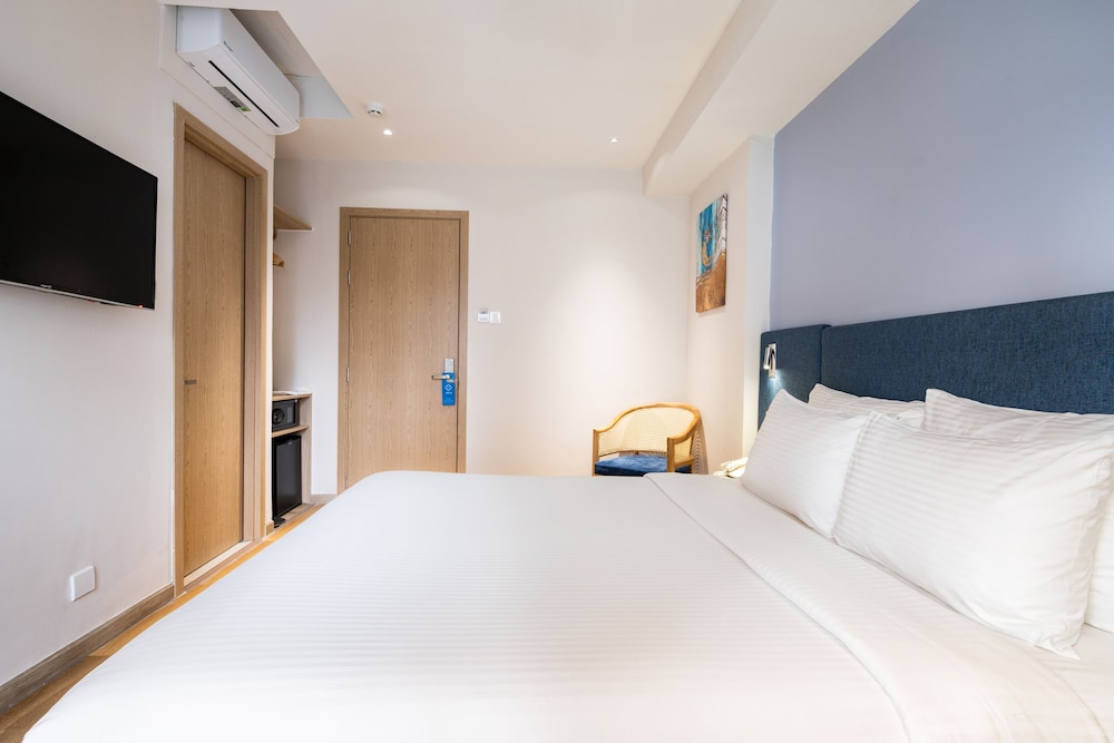 DELUXE, DOUBLE BED