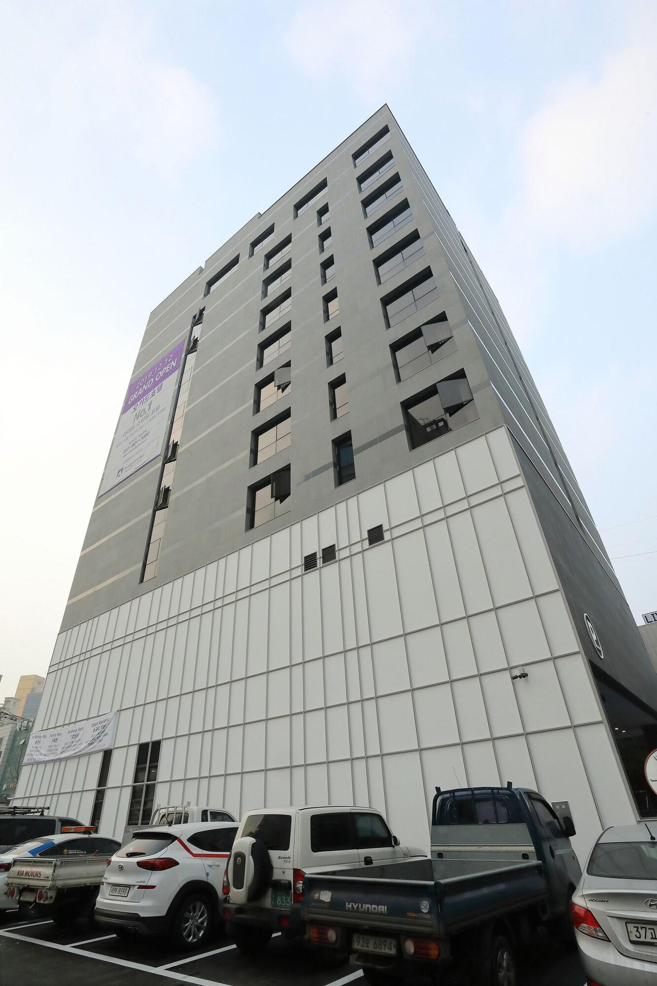 Orchid Hotel 3/50
