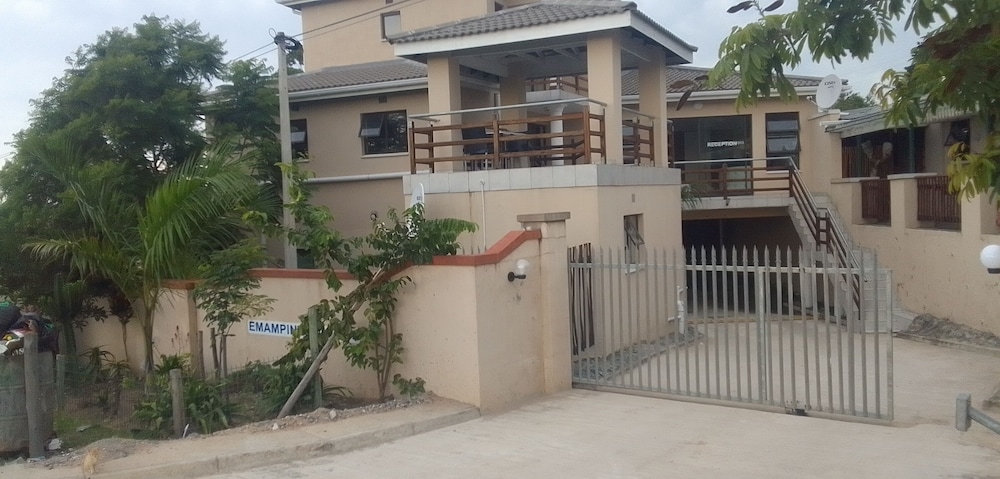 Emampingeni Lodge 2/16