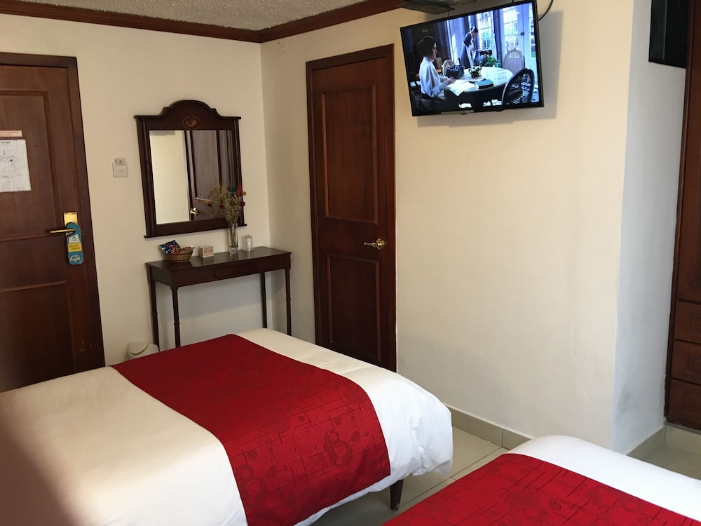 Hostal Mitad Del Mundo 19/69