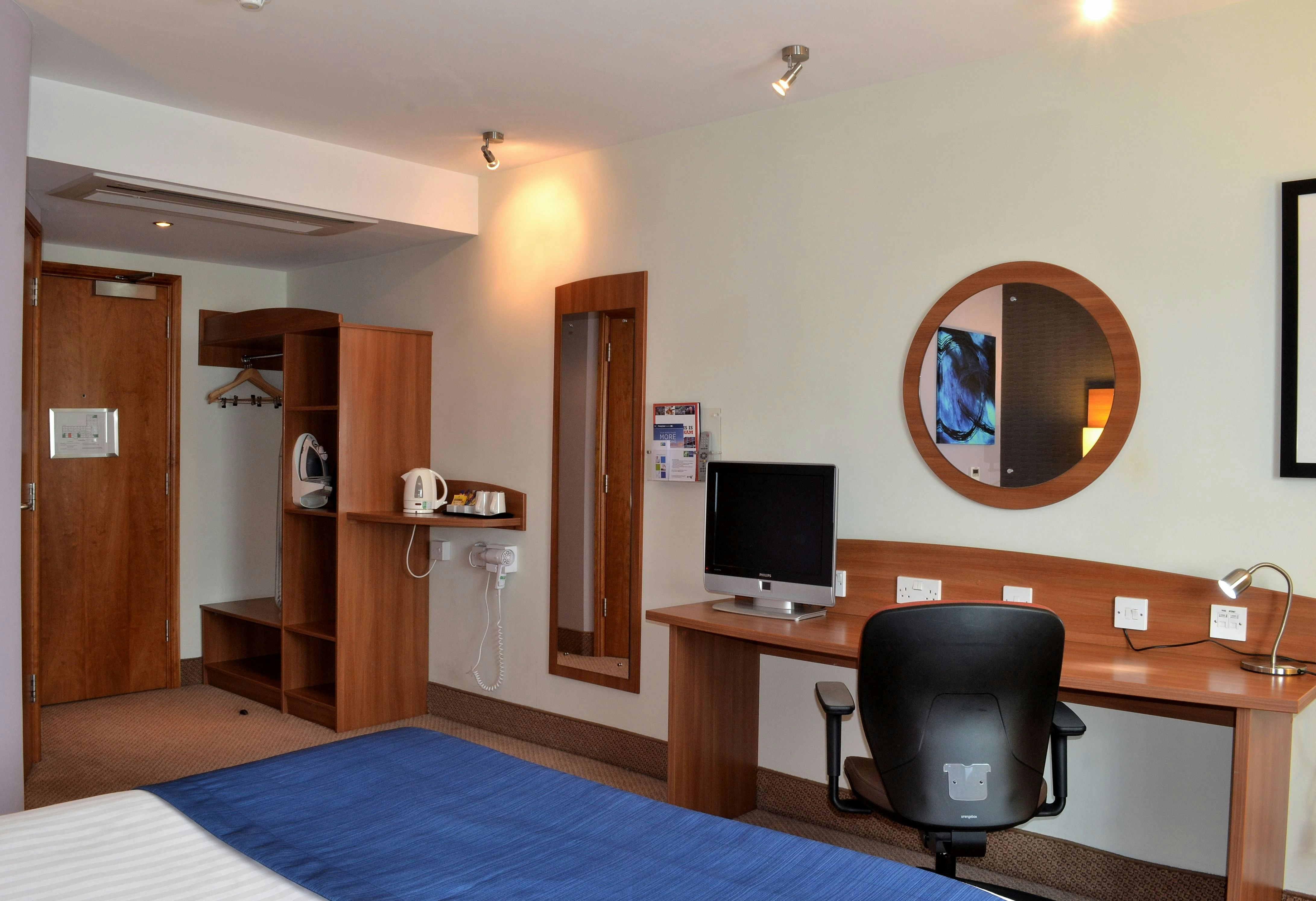 Holiday Inn Express Braintree 24/47