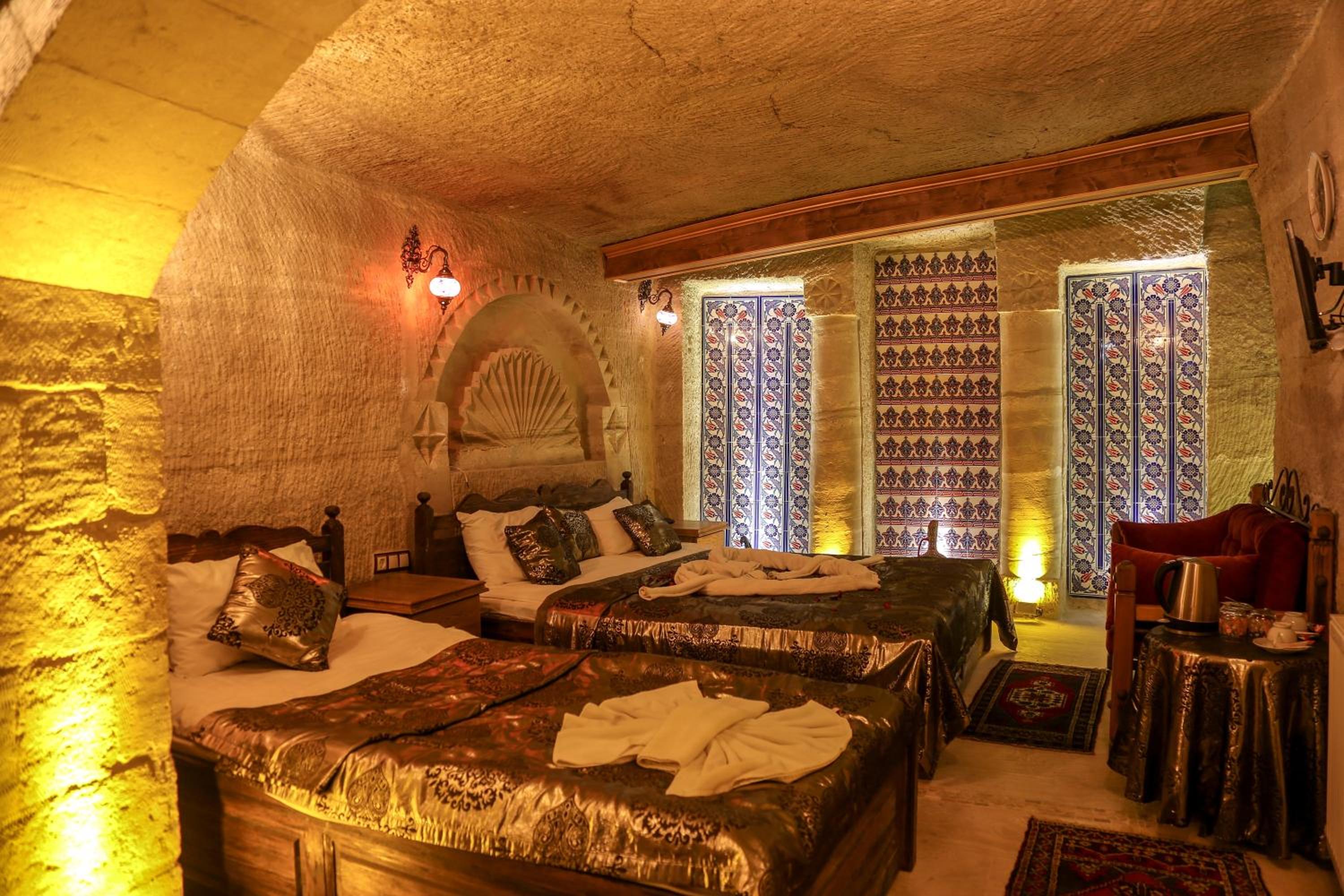 Cave, Deluxe, Suite