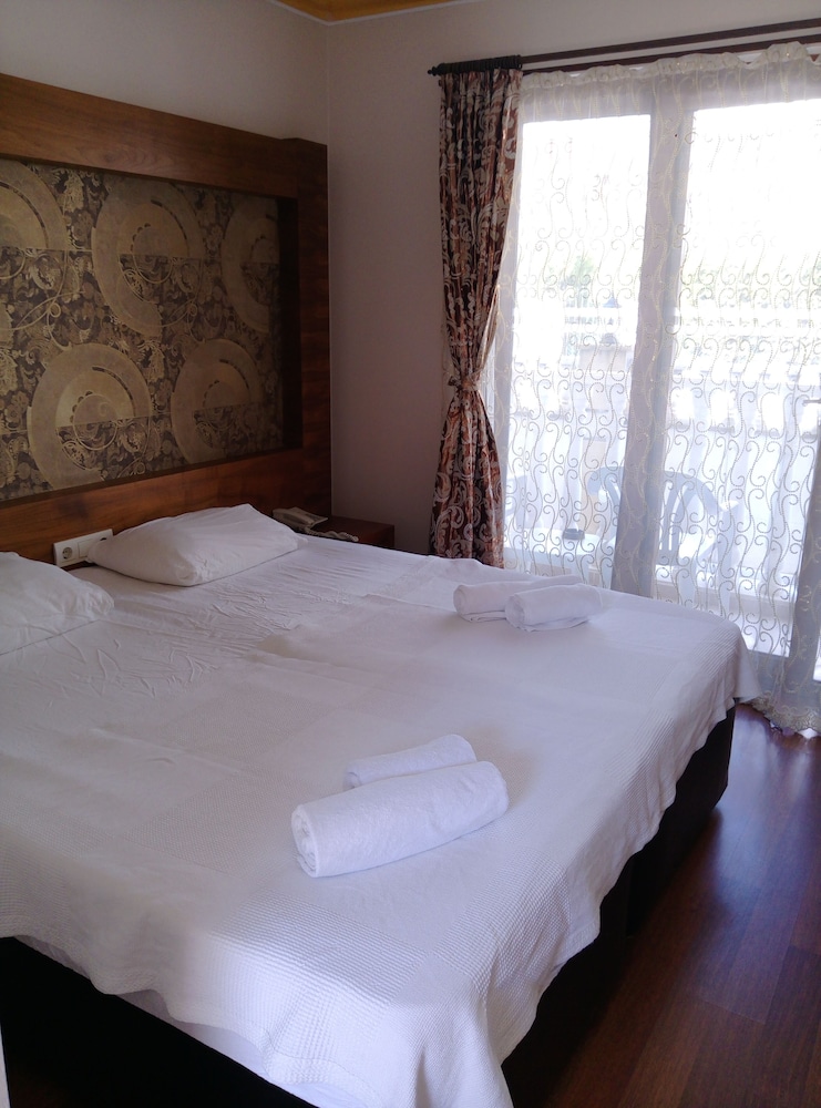 Dinara Hotel 31/66