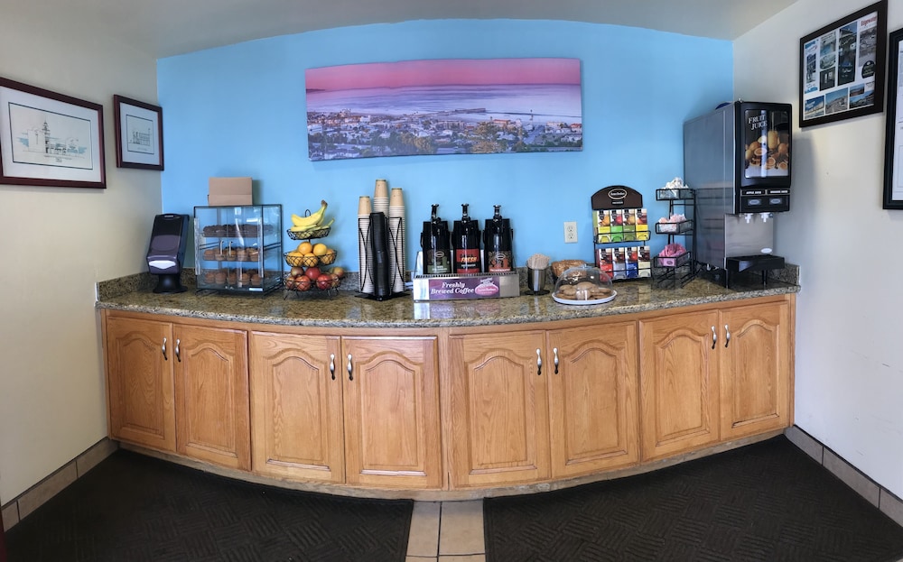 Edgewater Inn And Suites 67/76