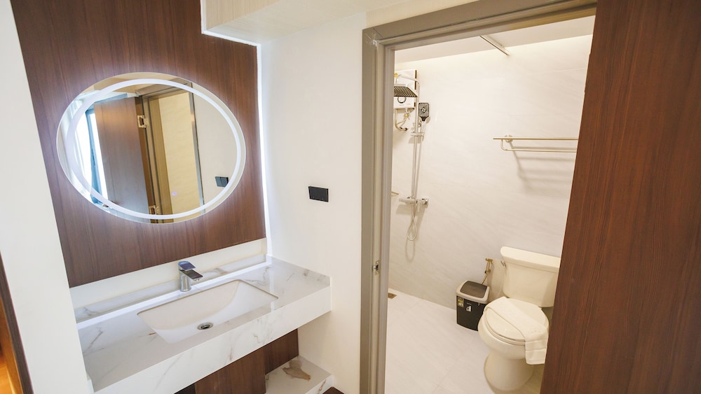 B2 Huai Khwang Premier Hotel 47/50