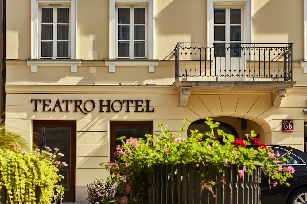 Teatro Hotel 3/50